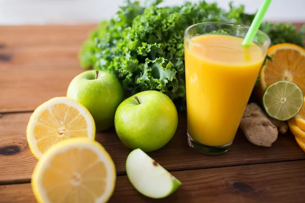 Glass of orange juice, fruits and vegetables — Stock Photo, Image