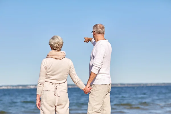 Gelukkige senior paar op zomer strand — Stockfoto