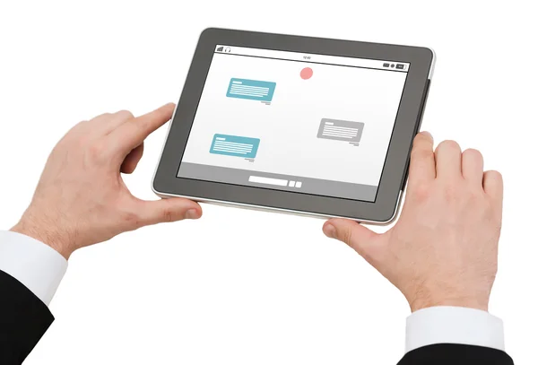 Närbild på händer som håller TabletPC med messenger — Stockfoto