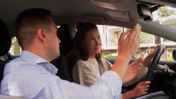 Car driving school instructor teaching woman — Stock Video