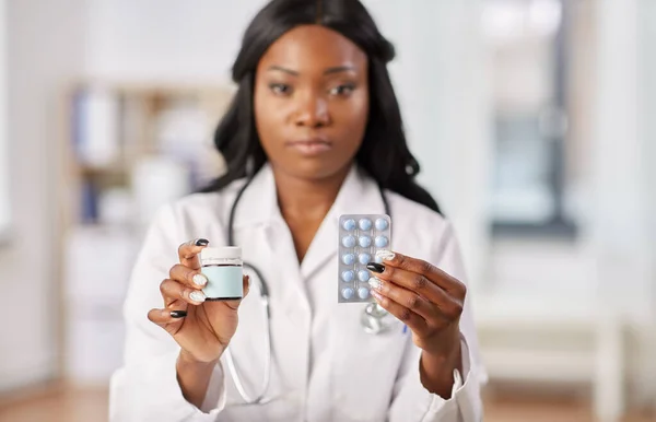 African american doctor with medicine at hospital — Stock Photo, Image