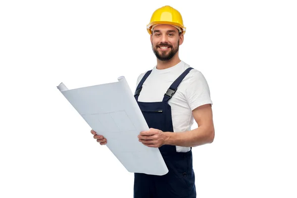 Trabalhador masculino ou construtor em capacete com planta — Fotografia de Stock