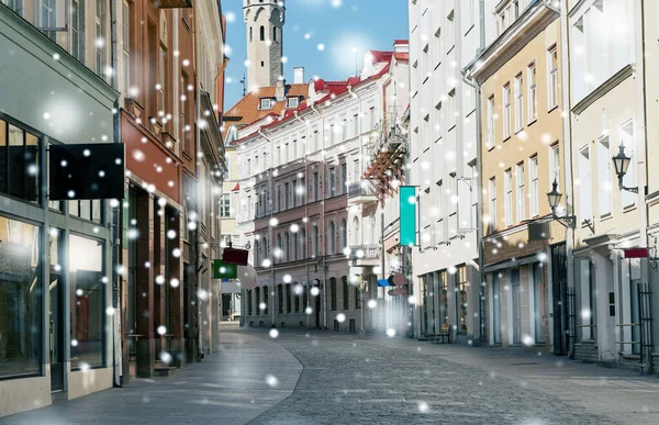 Pusta ulica starego miasta w Tallinie — Zdjęcie stockowe