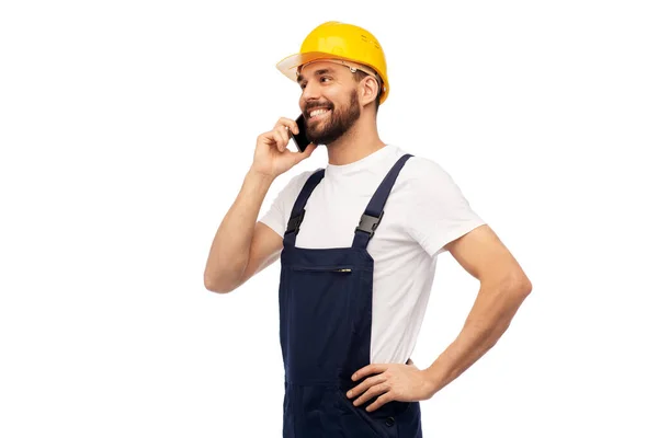 Trabajador masculino feliz o constructor llamando en el teléfono inteligente —  Fotos de Stock