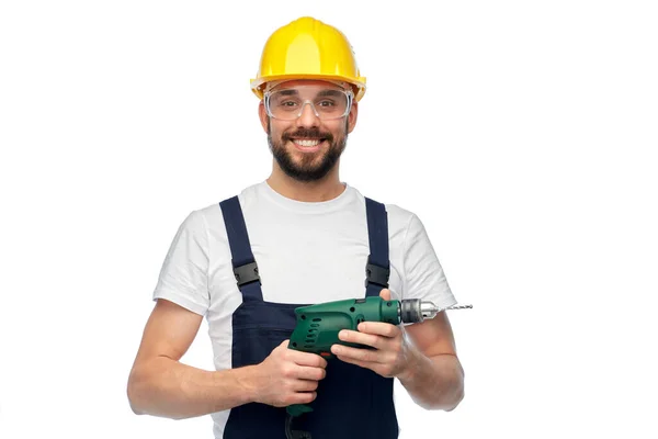 Feliz trabajador masculino o constructor en casco con taladro —  Fotos de Stock