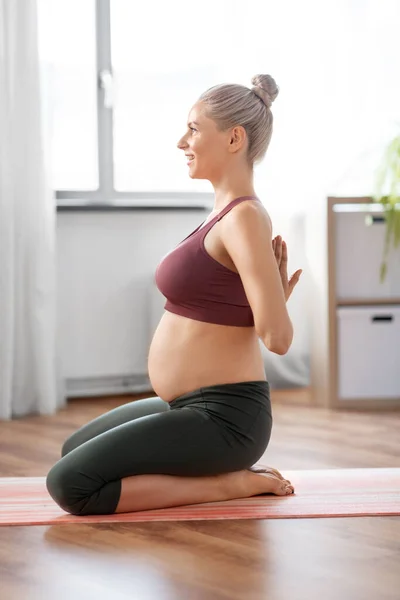 Happy pregnant woman doing yoga at home — Stock Photo, Image