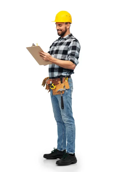 Trabajador masculino o constructor en casco con portapapeles —  Fotos de Stock