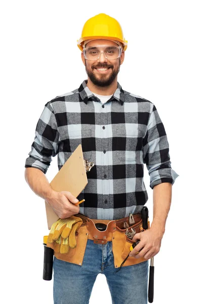 Trabajador masculino o constructor en casco con portapapeles — Foto de Stock