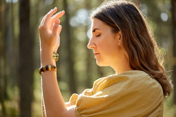 Woman or witch performing magic ritual in forest — Stock Photo, Image