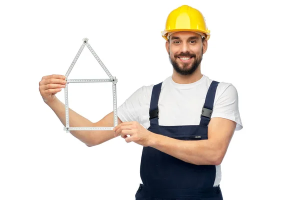 Travailleur masculin heureux ou constructeur avec règle charpentiers Photo De Stock