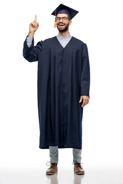 Estudiante graduado feliz señalando su dedo hacia arriba —  Fotos de Stock