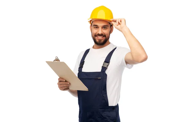 Mužský dělník nebo stavitel v helmě se schránkou — Stock fotografie