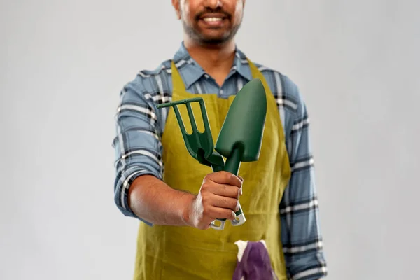 Indian gardener or farmer with garden tools — Stock Photo, Image