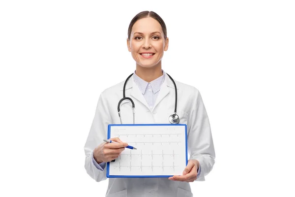 Felice sorridente medico femminile con cardiogramma — Foto Stock