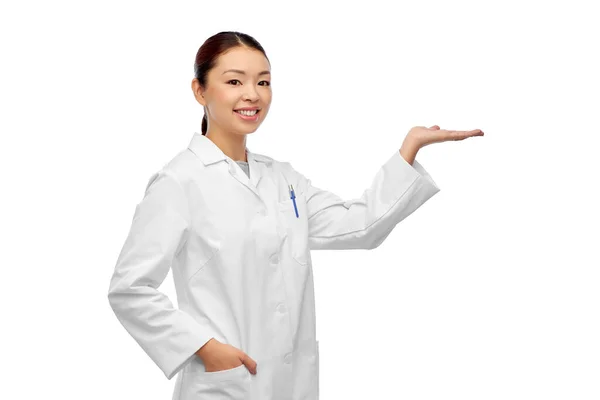 Asian female doctor holding something on hand — Stock Photo, Image