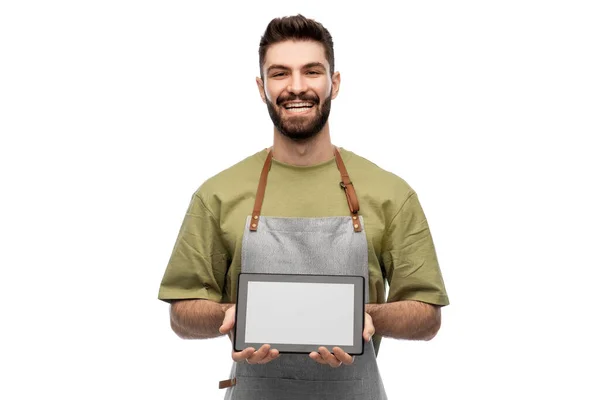 Camarero sonriente en delantal que muestra la computadora de la tableta PC — Foto de Stock