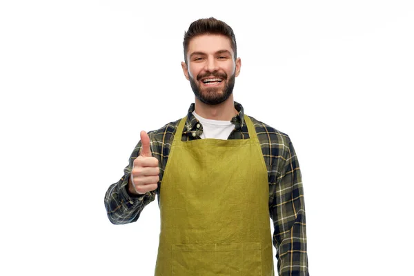 Jardineiro masculino feliz ou agricultor mostrando polegares para cima — Fotografia de Stock