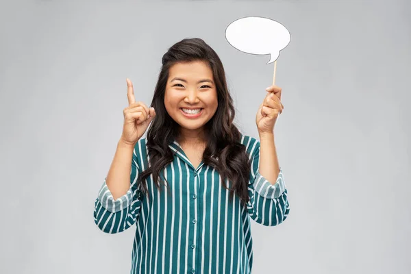 Asiática mulher com fala bolha apontando dedo para cima — Fotografia de Stock