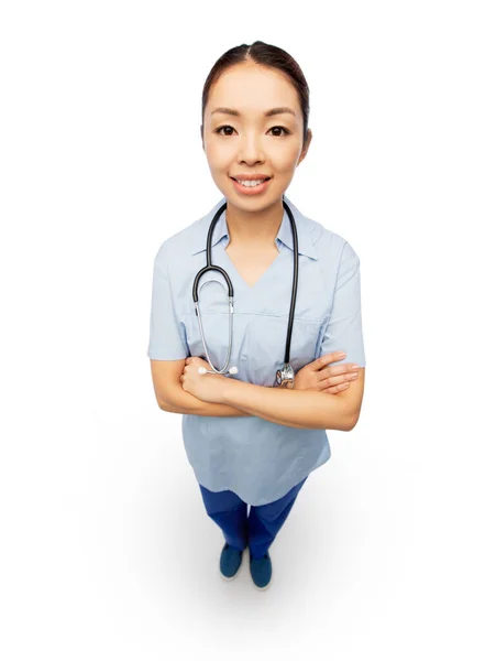 Feliz sonriente asiático mujer médico o enfermera —  Fotos de Stock