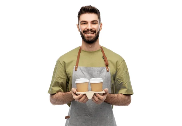 Feliz barman sonriente en delantal con café para llevar — Foto de Stock