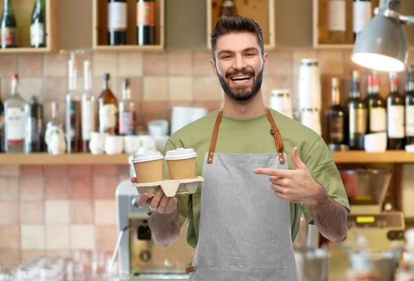 Feliz barman sonriente en delantal con café para llevar —  Fotos de Stock