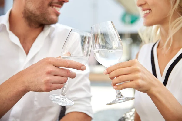 Close up of couple drinking water at restaurant — Stock Photo, Image