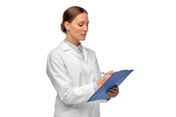 Asan female doctor or scientist with clipboard — Stock Photo, Image