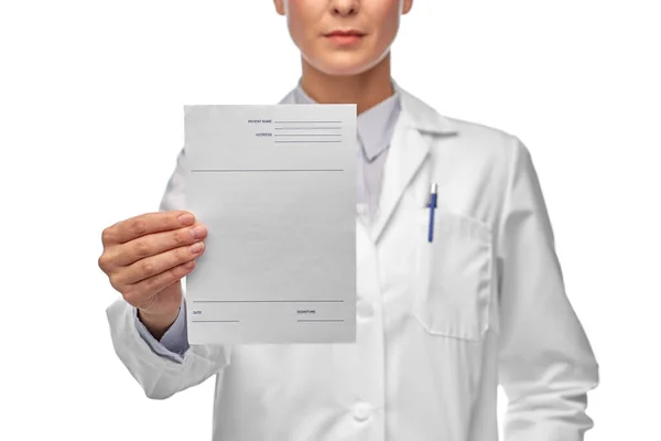 Close up of female doctor with prescription blank — Stock Photo, Image