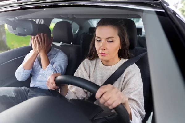 Car driving school instructor teaching woman — Stock Photo, Image