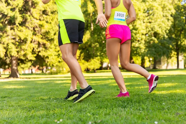 Couple of young sportsmen running marathon — Stock Photo, Image