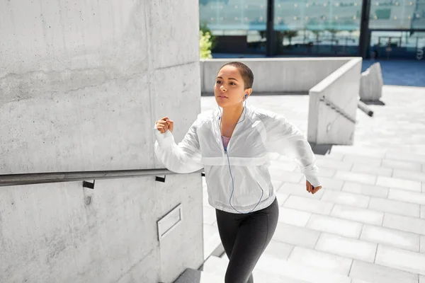 African american woman running upstairs outdoors — Stock Photo, Image