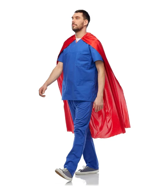 Médico o enfermero en capa de superhéroe caminando —  Fotos de Stock