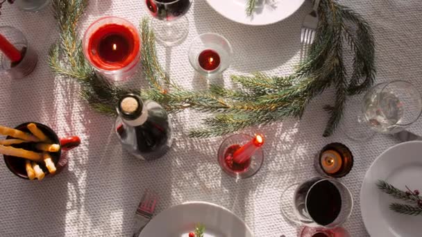 Cena di Natale tavolo del partito che serve a casa — Video Stock