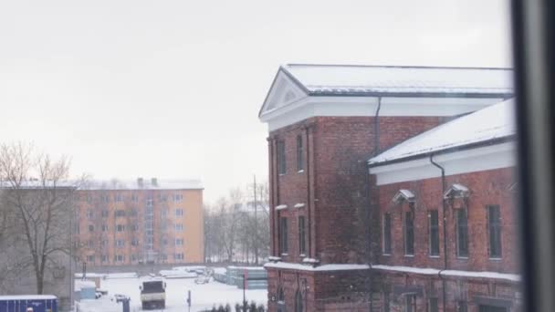 겨울 에오스 토니아, 탤린 시에서 눈이 내리고 있다 — 비디오