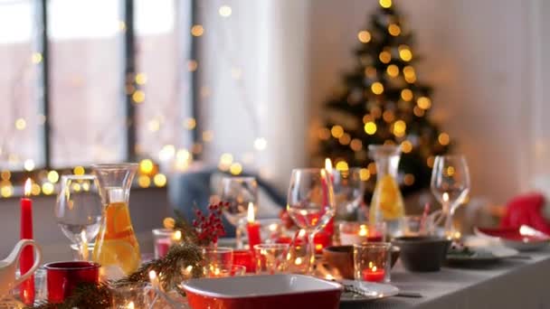 Table de fête de Noël servant à la maison — Video