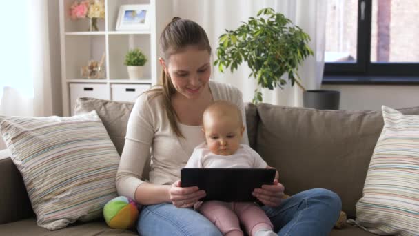 Mother with baby having video call on tablet pc — Stock Video