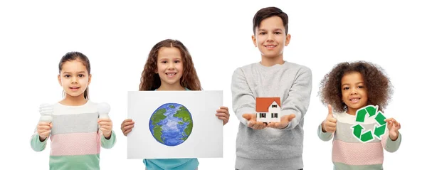 Gruppo internazionale di bambini eco friendly — Foto Stock