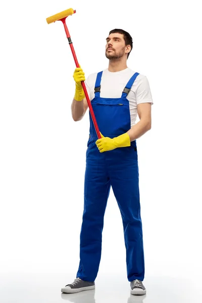 Male cleaner in overal with window cleaning mop — Stock Photo, Image