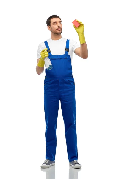 Male cleaner cleaning with sponge and detergent — Stock Photo, Image