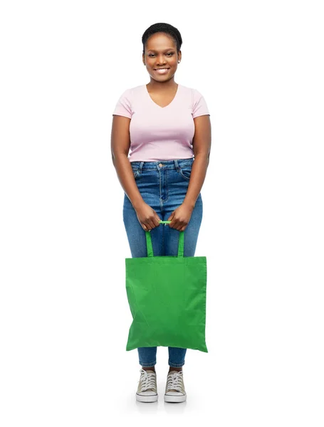 Frau mit wiederverwendbarer Stofftasche für Lebensmitteleinkäufe — Stockfoto