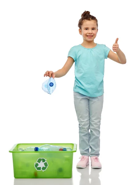 Girl sorting plastic waste and showing thumbs up — Stock Photo, Image