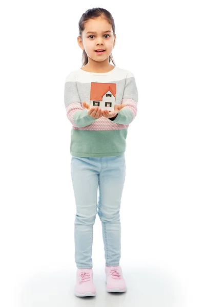 Smiling girl holding house model — Stock Photo, Image