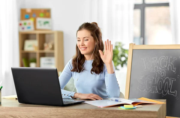 Teacher with laptop having online class at home — Stock Photo, Image
