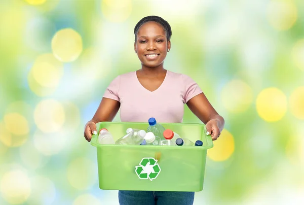 Smiling young asian woman sorting plastic waste — Stock Photo, Image