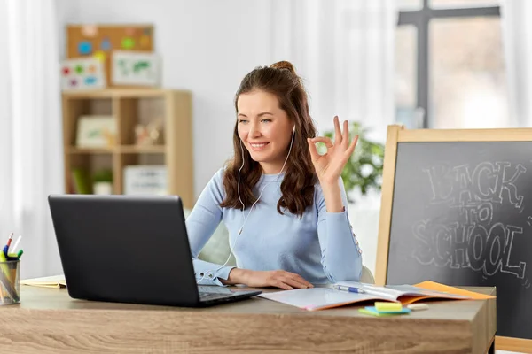 Teacher with laptop having online class at home — Stock Photo, Image