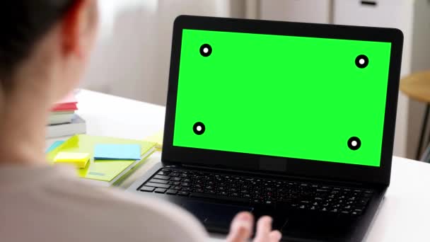 Profesor cu laptop având clasă online la domiciliu — Videoclip de stoc