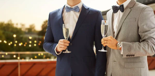 Close up of male gay couple with champagne — Stock Photo, Image