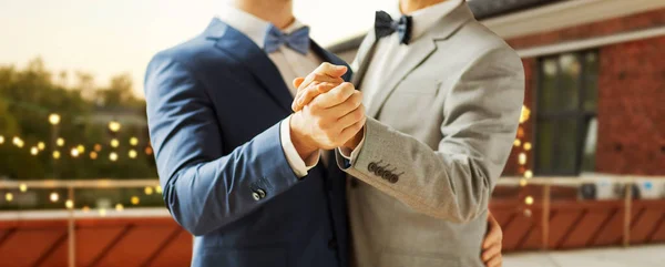 Close up of happy male gay couple dancing at party — Stock Photo, Image