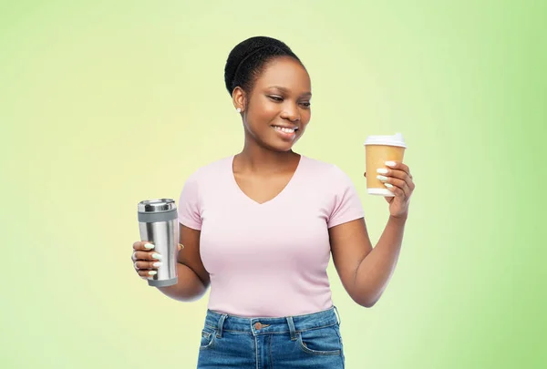 Woman with coffee cup and tumbler for hot drinks — Stock Photo, Image