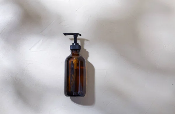 Garrafa de gel de chuveiro ou sabão líquido com dispensador — Fotografia de Stock
